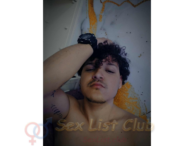 Joven  linda polla rosa lista para ser usada por ti