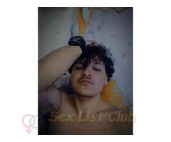 Joven  linda polla rosa lista para ser usada por ti